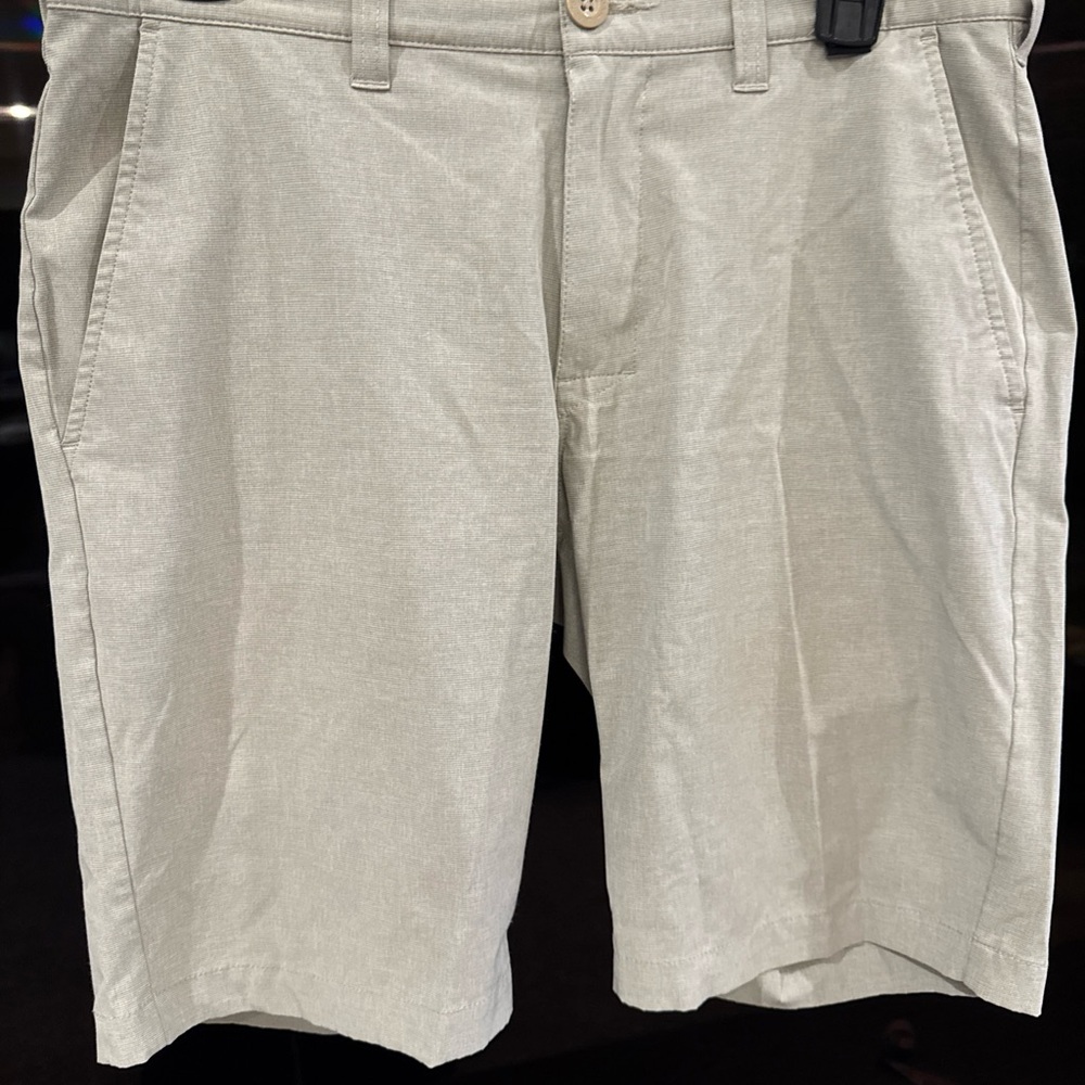 Travis Mathew Golf Light Tan Flat Front Shorts size 30